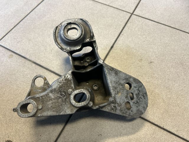 bontott AUDI A4 B6 Motor Tartó Bak (Pozíciófüggetlen)