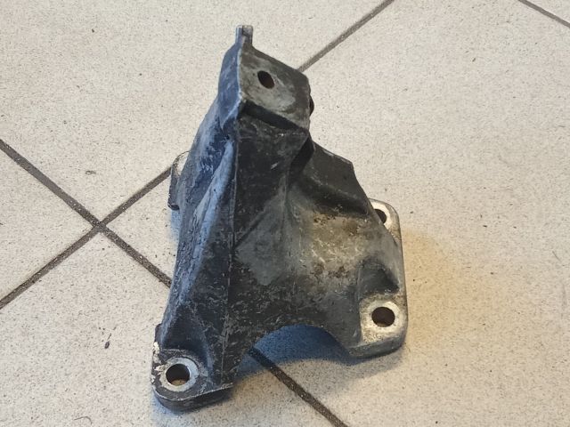 bontott AUDI A4 B6 Motor Tartó Bak (Pozíciófüggetlen)