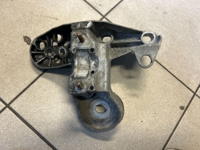 bontott AUDI A4 B6 Motor Tartó Bak (Pozíciófüggetlen)