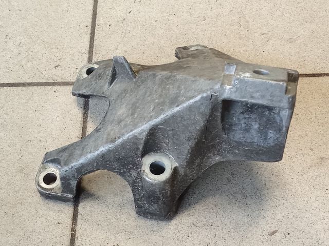bontott AUDI A4 B6 Motor Tartó Bak (Pozíciófüggetlen)