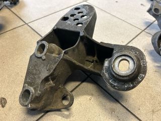 bontott AUDI A4 B6 Motor Tartó Bak (Pozíciófüggetlen)