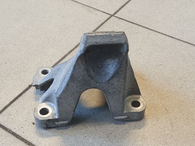 bontott AUDI A4 B6 Motor Tartó Bak (Pozíciófüggetlen)