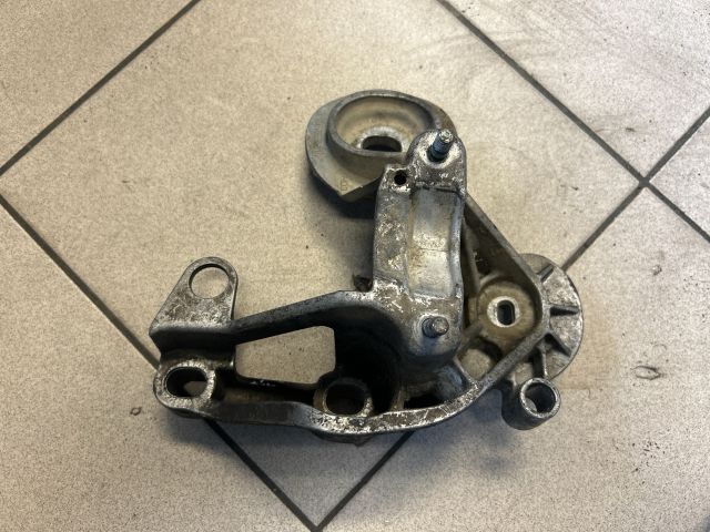 bontott AUDI A4 B6 Motor Tartó Bak (Pozíciófüggetlen)