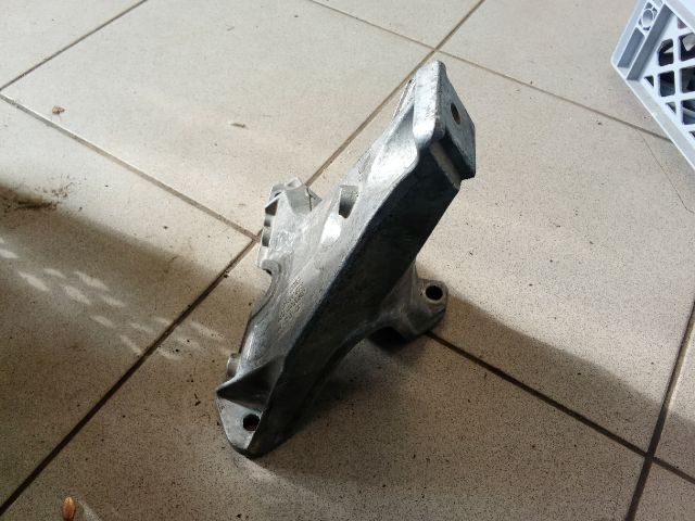 bontott AUDI A4 B6 Motor Tartó Bak (Pozíciófüggetlen)