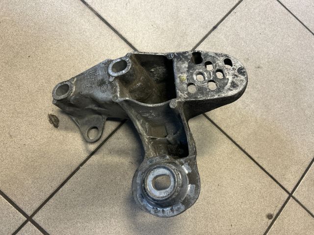 bontott AUDI A4 B6 Motor Tartó Bak (Pozíciófüggetlen)