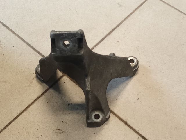 bontott AUDI A4 B6 Motor Tartó Bak (Pozíciófüggetlen)