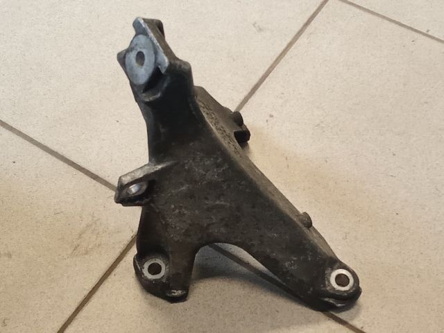bontott AUDI A4 B6 Motor Tartó Bak (Pozíciófüggetlen)