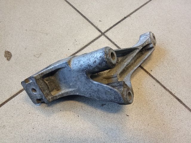 bontott AUDI A4 B6 Motor Tartó Bak (Pozíciófüggetlen)