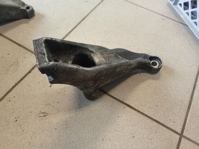 bontott AUDI A4 B6 Motor Tartó Bak (Pozíciófüggetlen)