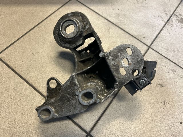 bontott AUDI A4 B6 Motor Tartó Bak (Pozíciófüggetlen)