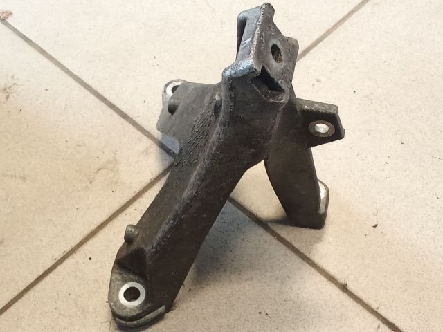 bontott AUDI A4 B6 Motor Tartó Bak (Pozíciófüggetlen)