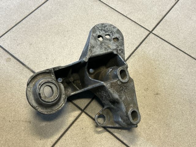 bontott AUDI A4 B6 Motor Tartó Bak (Pozíciófüggetlen)