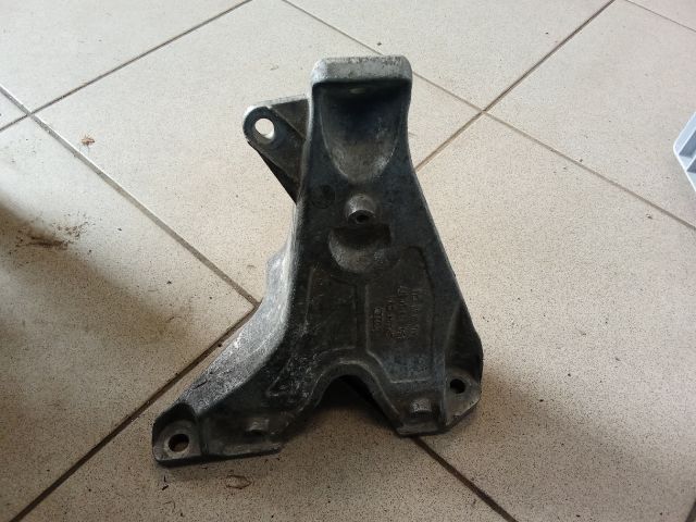 bontott AUDI A4 B6 Motor Tartó Bak (Pozíciófüggetlen)