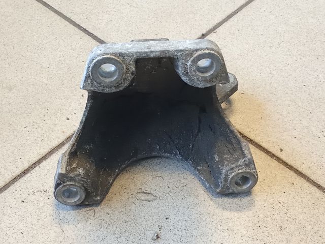 bontott AUDI A4 B6 Motor Tartó Bak (Pozíciófüggetlen)