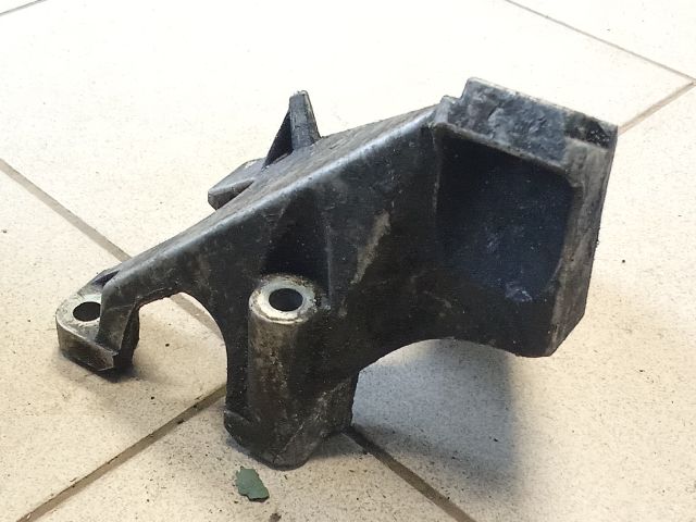 bontott AUDI A4 B6 Motor Tartó Bak (Pozíciófüggetlen)