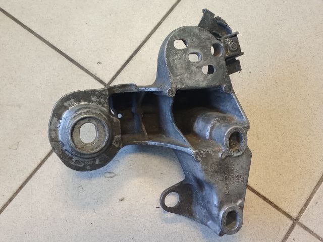 bontott AUDI A4 B6 Motor Tartó Bak (Pozíciófüggetlen)