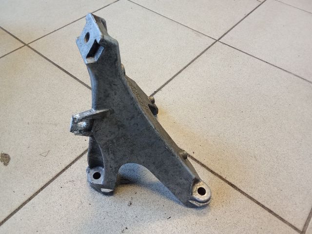 bontott AUDI A4 B6 Motor Tartó Bak (Pozíciófüggetlen)