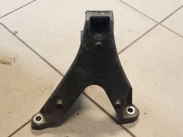 bontott AUDI A4 B6 Motor Tartó Bak (Pozíciófüggetlen)