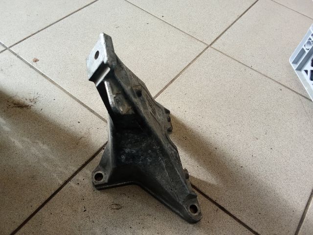 bontott AUDI A4 B6 Motor Tartó Bak (Pozíciófüggetlen)