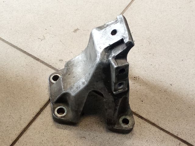 bontott AUDI A4 B6 Motor Tartó Bak (Pozíciófüggetlen)