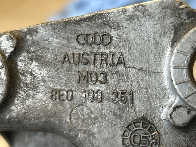 bontott AUDI A4 B6 Motor Tartó Bak (Pozíciófüggetlen)