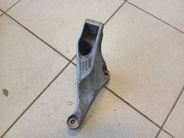 bontott AUDI A4 B6 Motor Tartó Bak (Pozíciófüggetlen)