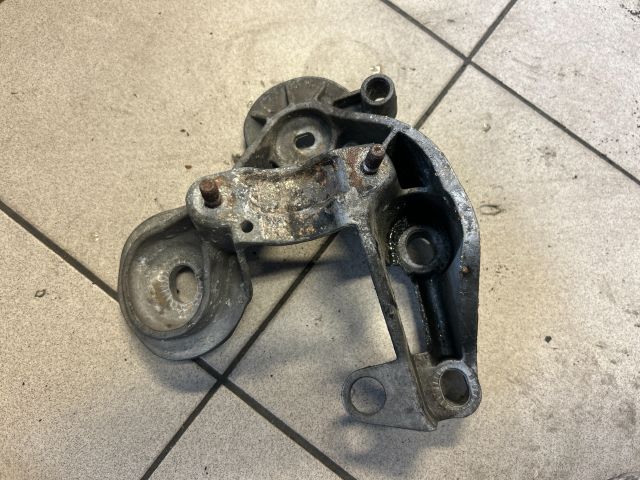 bontott AUDI A4 B6 Motor Tartó Bak (Pozíciófüggetlen)