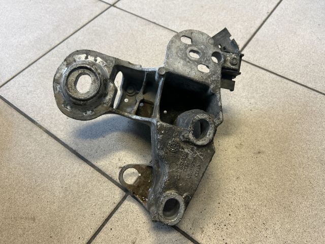 bontott AUDI A4 B6 Motor Tartó Bak (Pozíciófüggetlen)