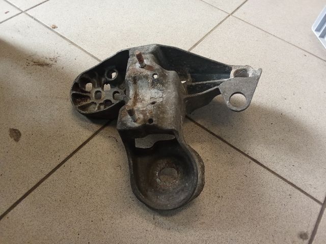 bontott AUDI A4 B6 Motor Tartó Bak (Pozíciófüggetlen)