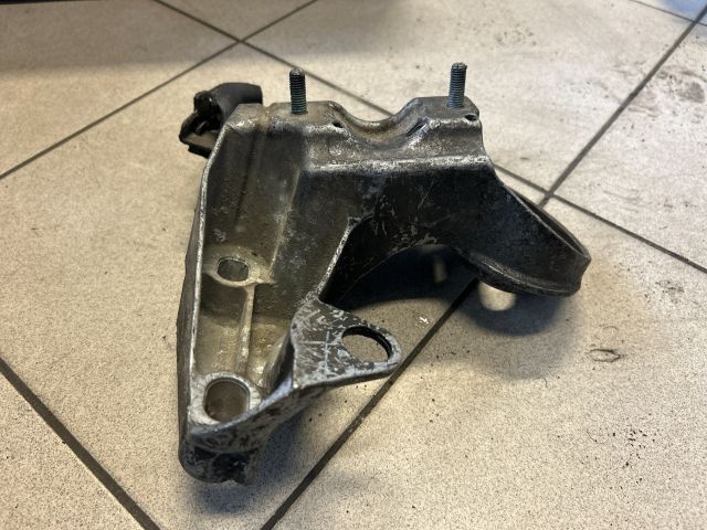 bontott AUDI A4 B6 Motor Tartó Bak (Pozíciófüggetlen)