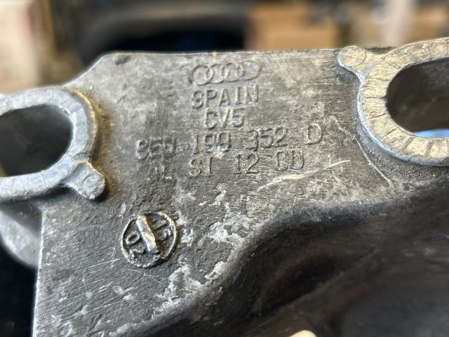 bontott AUDI A4 B6 Motor Tartó Bak (Pozíciófüggetlen)