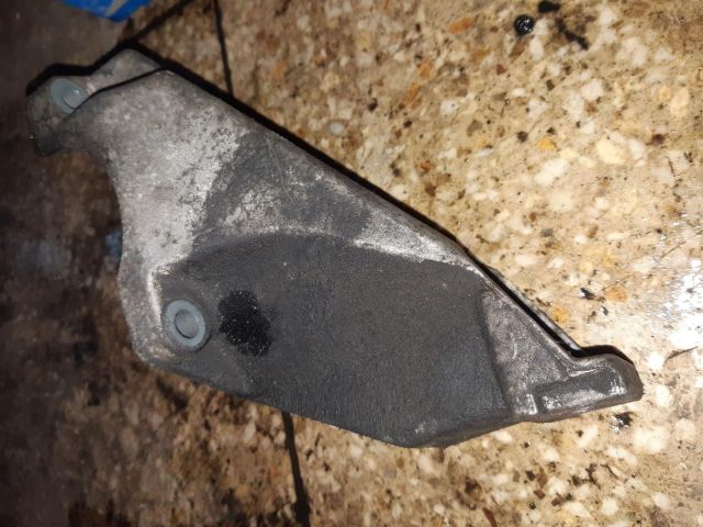 bontott AUDI A4 B6 Motor Tartó Bak (Pozíciófüggetlen)