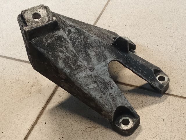 bontott AUDI A4 B6 Motor Tartó Bak (Pozíciófüggetlen)