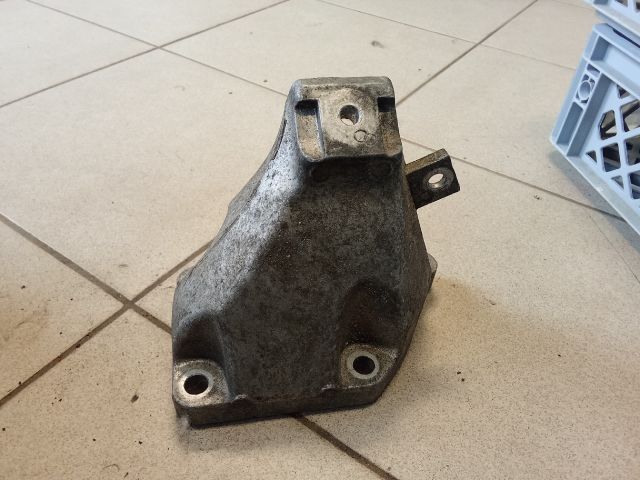 bontott AUDI A4 B6 Motor Tartó Bak (Pozíciófüggetlen)