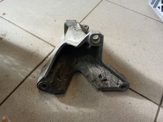 bontott AUDI A4 B6 Motor Tartó Bak (Pozíciófüggetlen)