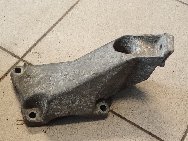 bontott AUDI A4 B6 Motor Tartó Bak (Pozíciófüggetlen)