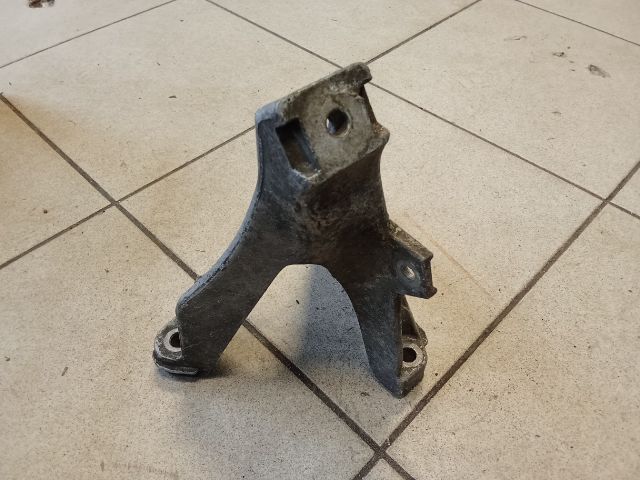 bontott AUDI A4 B6 Motor Tartó Bak (Pozíciófüggetlen)
