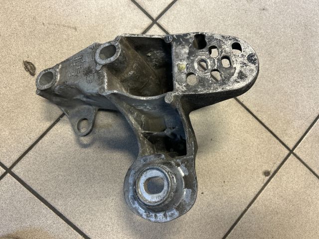 bontott AUDI A4 B6 Motor Tartó Bak (Pozíciófüggetlen)