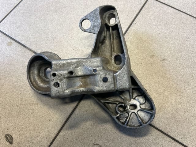 bontott AUDI A4 B6 Motor Tartó Bak (Pozíciófüggetlen)