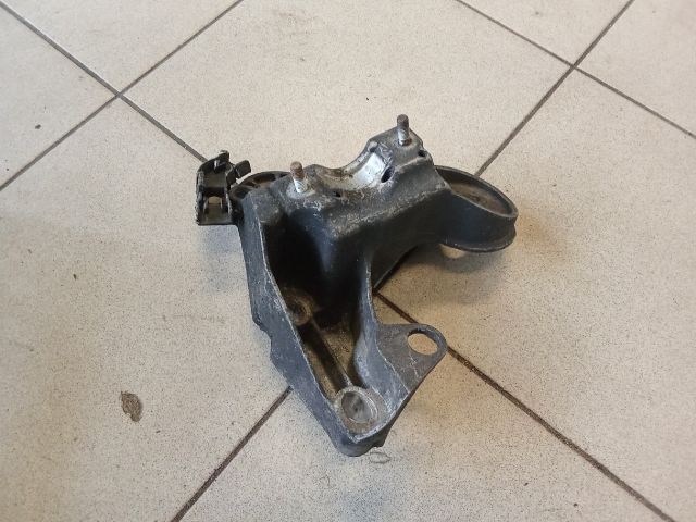 bontott AUDI A4 B6 Motor Tartó Bak (Pozíciófüggetlen)