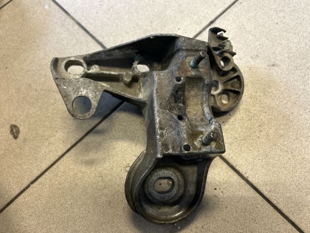 bontott AUDI A4 B6 Motor Tartó Bak (Pozíciófüggetlen)