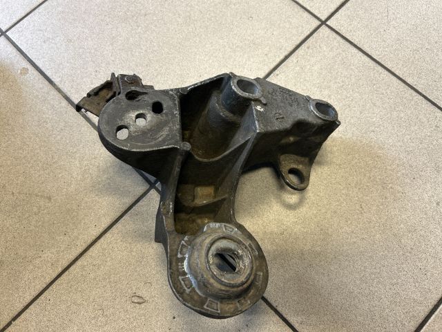 bontott AUDI A4 B6 Motor Tartó Bak (Pozíciófüggetlen)