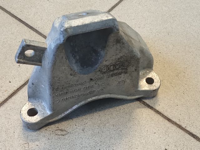 bontott AUDI A4 B6 Motor Tartó Bak (Pozíciófüggetlen)