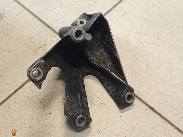 bontott AUDI A4 B6 Motor Tartó Bak (Pozíciófüggetlen)