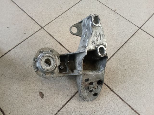 bontott AUDI A4 B6 Motor Tartó Bak (Pozíciófüggetlen)