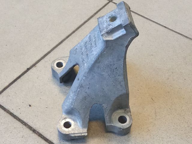 bontott AUDI A4 B6 Motor Tartó Bak (Pozíciófüggetlen)