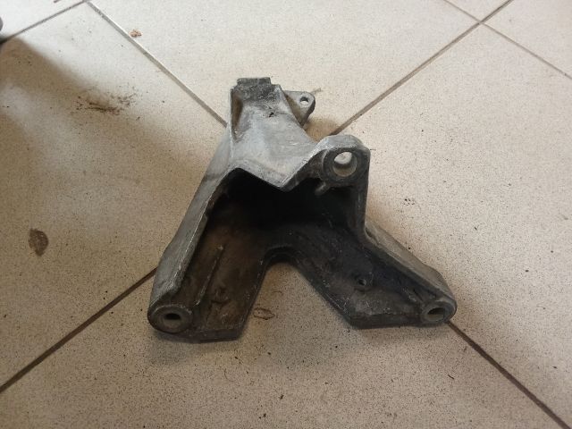 bontott AUDI A4 B6 Motor Tartó Bak (Pozíciófüggetlen)