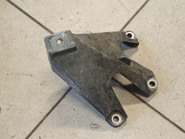 bontott AUDI A4 B6 Motor Tartó Bak (Pozíciófüggetlen)