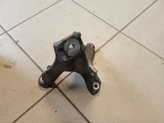 bontott AUDI A4 B6 Motor Tartó Bak (Pozíciófüggetlen)