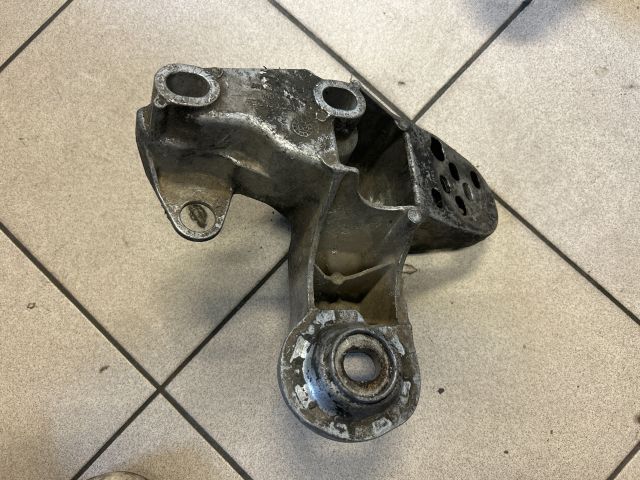 bontott AUDI A4 B6 Motor Tartó Bak (Pozíciófüggetlen)